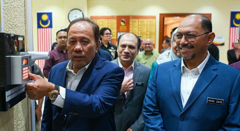 Ismail Mula Tugas Sebagai MB, Barisan EXCO Dalam Penelitian
