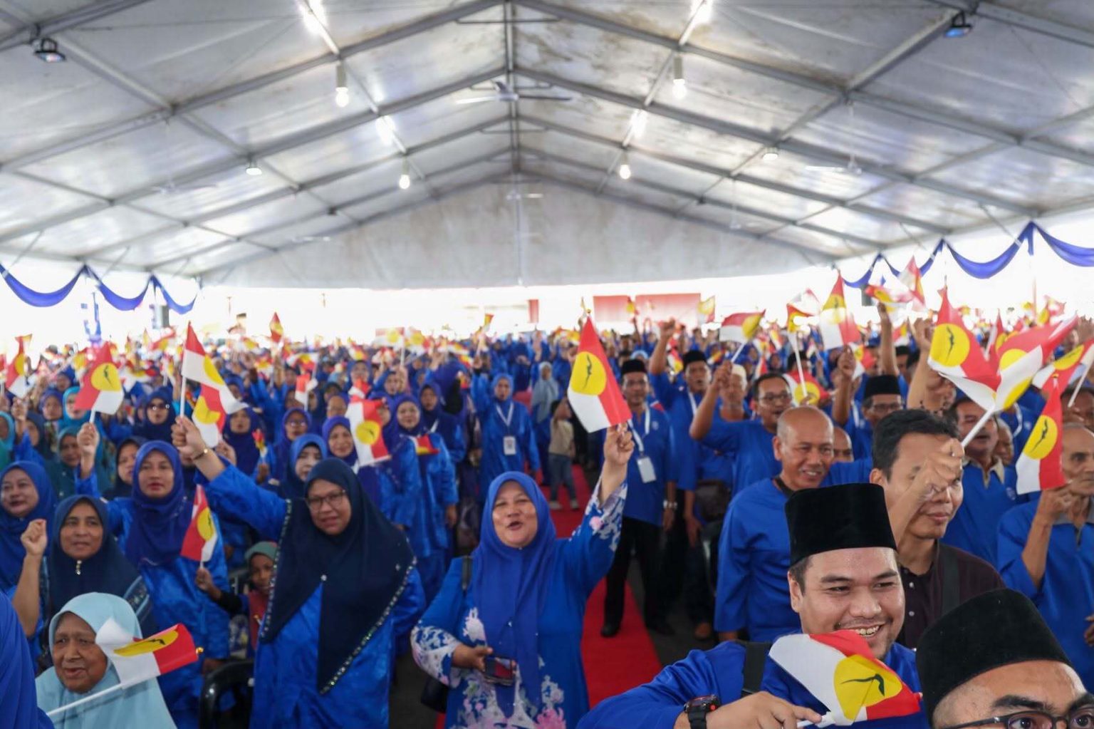 Gelombang Biru Warnai Tanah Merah, Semangat Perjuangan UMNO Terus Kukuh