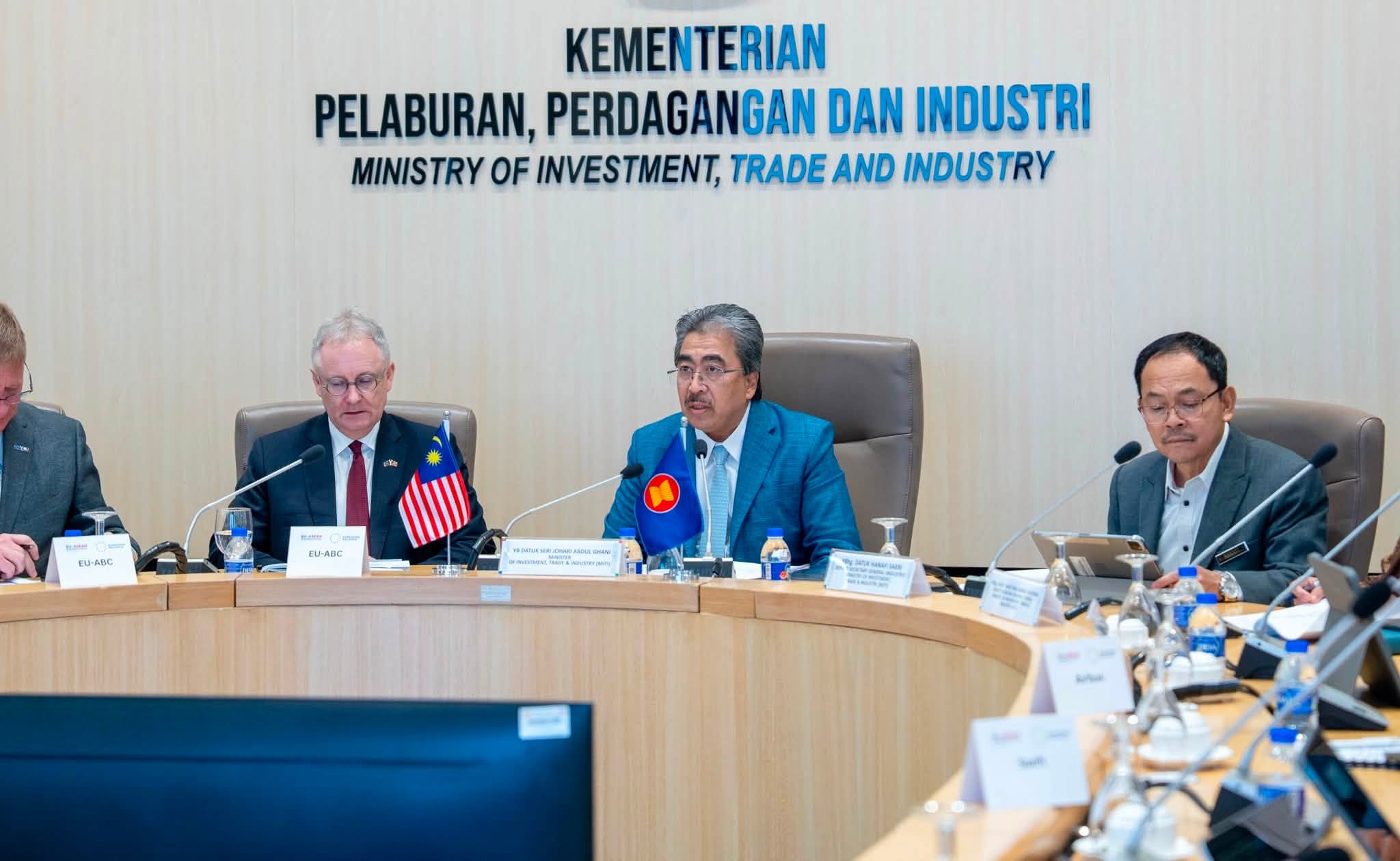Johari Bincang Kerjasama Strategik Dengan EU-ABC