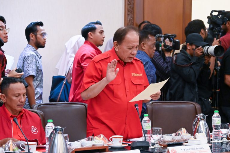 Ismail Lasim Angkat Sumpah MKT UMNO Baharu