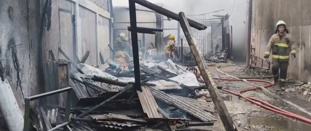 ‘Koyak’ kena leter, anak bakar rumah ibu bapa