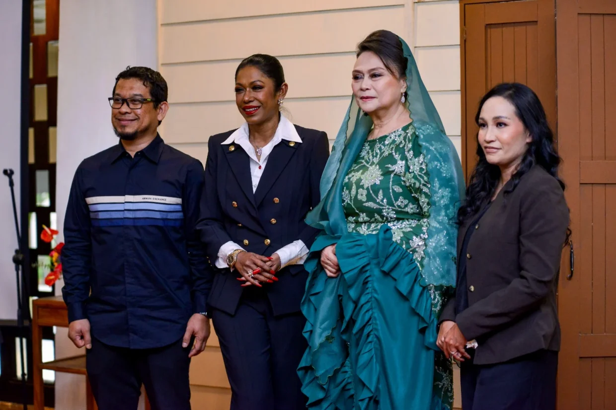 Selepas 26 Tahun, Dato’ Khadijah Ibrahim Muncul Dengan Karya Yang Buat Ramai Tersentuh