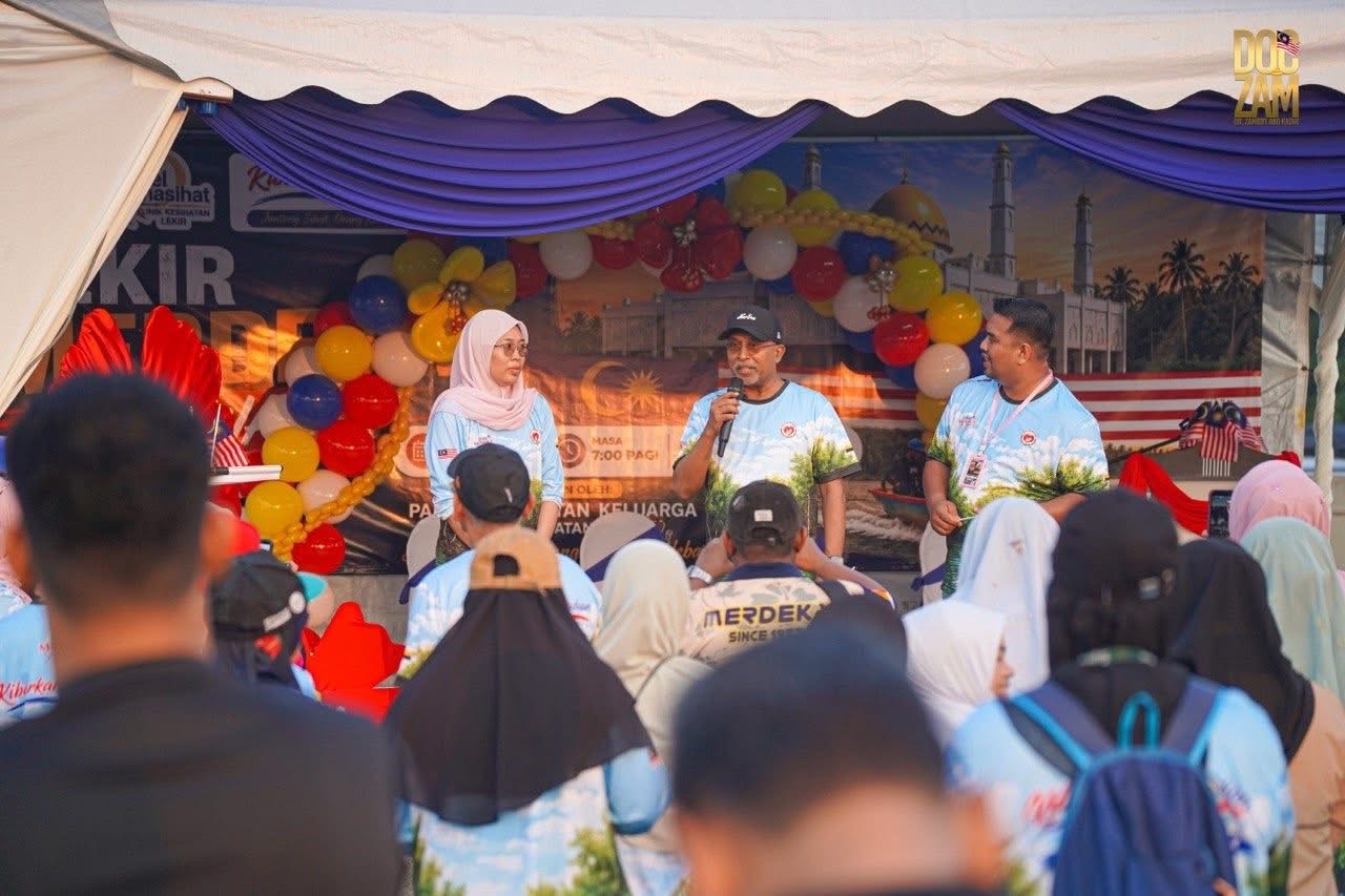 Jalur Gemilang Warnai Lekir Merdeka Fun Walk