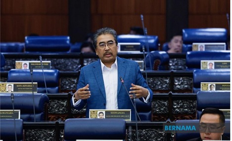 Kerajaan Kaji Caj Ke Atas Jualan EV Biaya Pembinaan Pengecas Awam – Johari Abdul Ghani