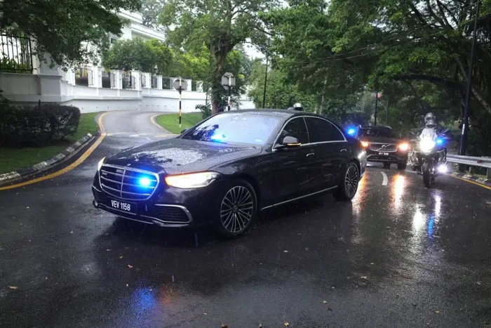 Negri royal row: PM Anwar leaves Istana Hinggap after hour-long meet