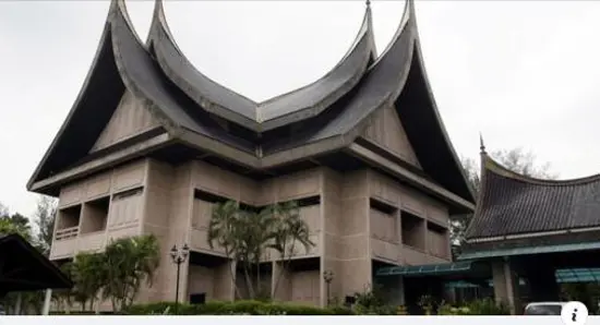 Negri reps leave Umno HQ without speaking to media after meeting