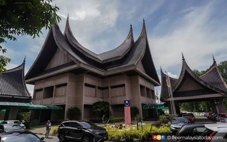 Tuanku Muhriz’s 'removal' won’t be gazetted, says state secretary’s office