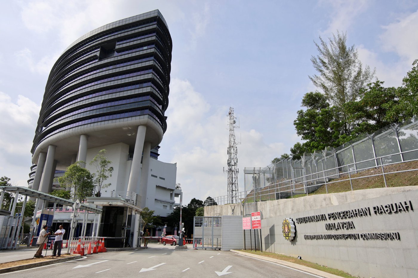 MACC lodges police report against Muhyiddin's lawyer over alleged document disclosure