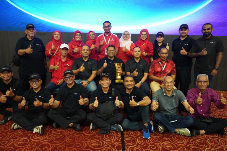 Dinobat Ketua Penerangan Bahagian Terbaik, Azmee Hargai Pengiktirafan