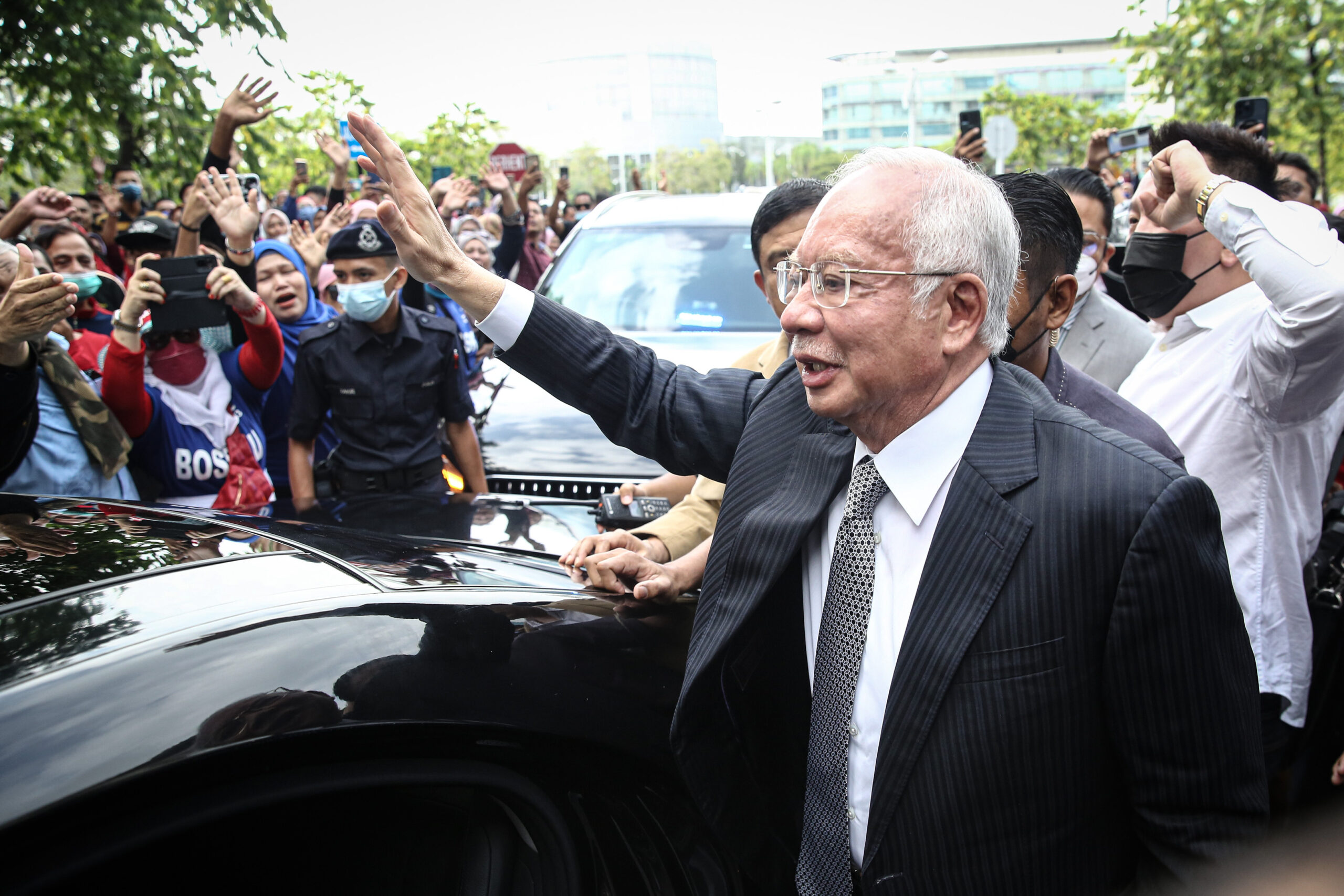Pemuda UMNO Jempol Zahir Kesyukuran, Junjung Kasih Perkenan Tahanan Rumah – Izwan Kamar