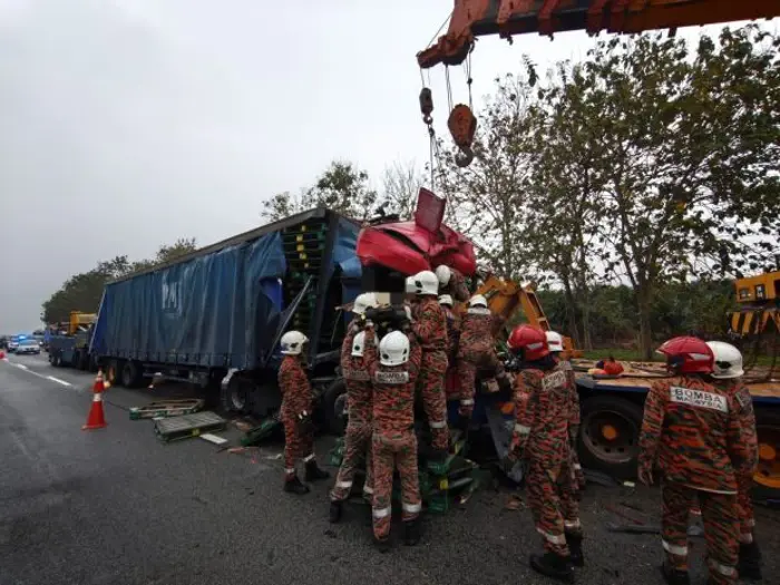 Driver dies in two-lorry collision on North-South Expressway near Ayer Hitam