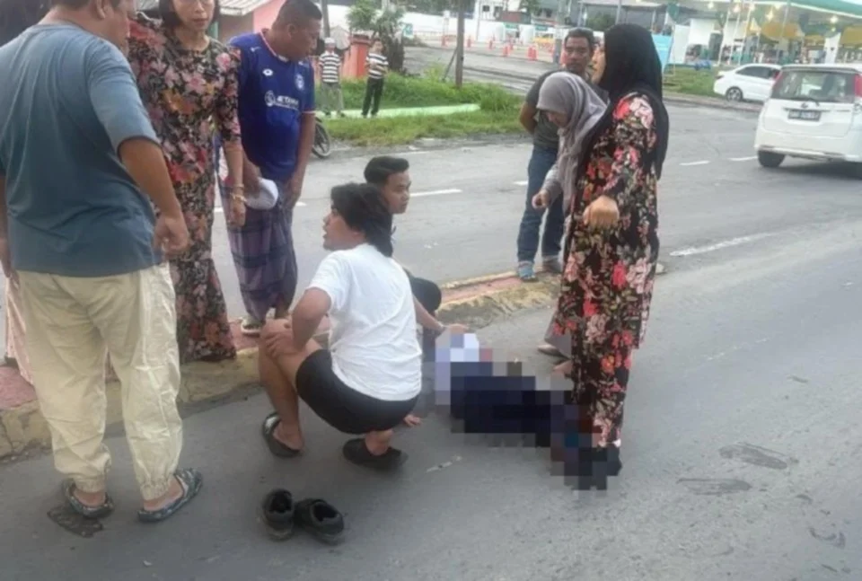 Dilanggar kereta di hadapan sekolah, murid 11 tahun parah