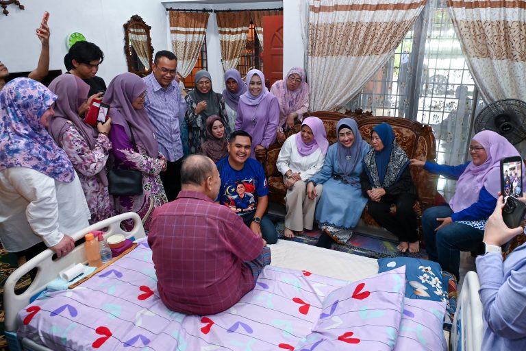 ‘HAWA Care’ Dekati Rakyat, ‘Perantara’ Yang Tidak Bermusim – Shahrizat