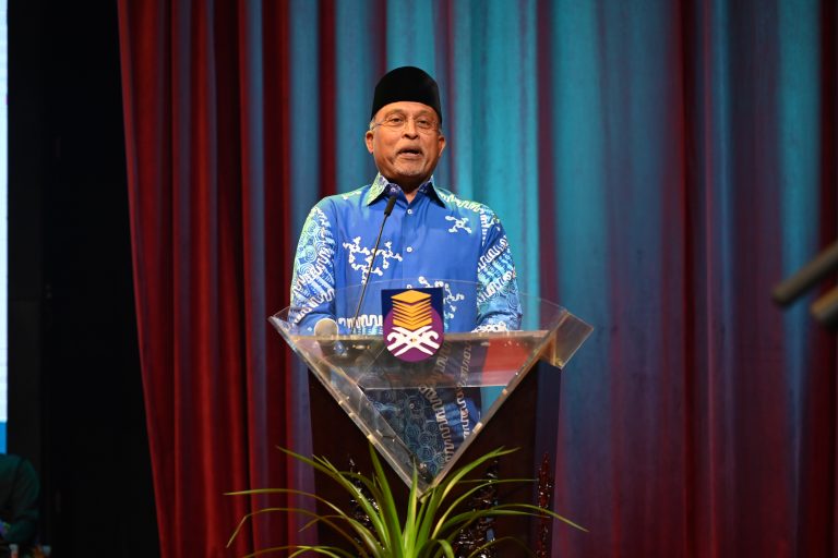 Ilmu Membentuk Akhlak, Adab Dan Jati Diri Mahasiswa – Dr Zambry