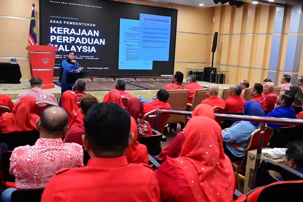 Agenda Malaysia Biru Isyarat Kesiapsiagaan UMNO Hadapi Pilihan Raya – Azalina