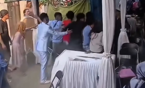 Kenduri kahwin ‘riuh’ tetamu ambil dua hidangan daging