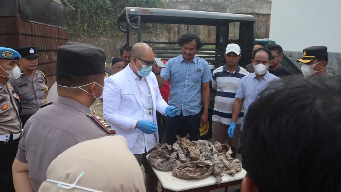 Penduduk kampung gempar penemuan berpuluh-puluh ‘pocong’