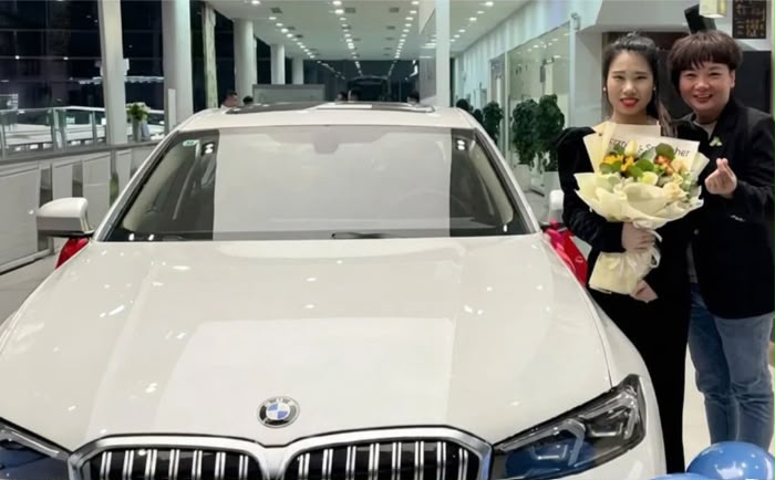 Kasihan lihat pekerja naik basikal, tauke restoran hadiahkan BMW